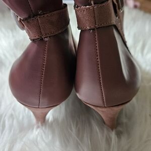 Rouge! Chic Brown Heeled Boots
